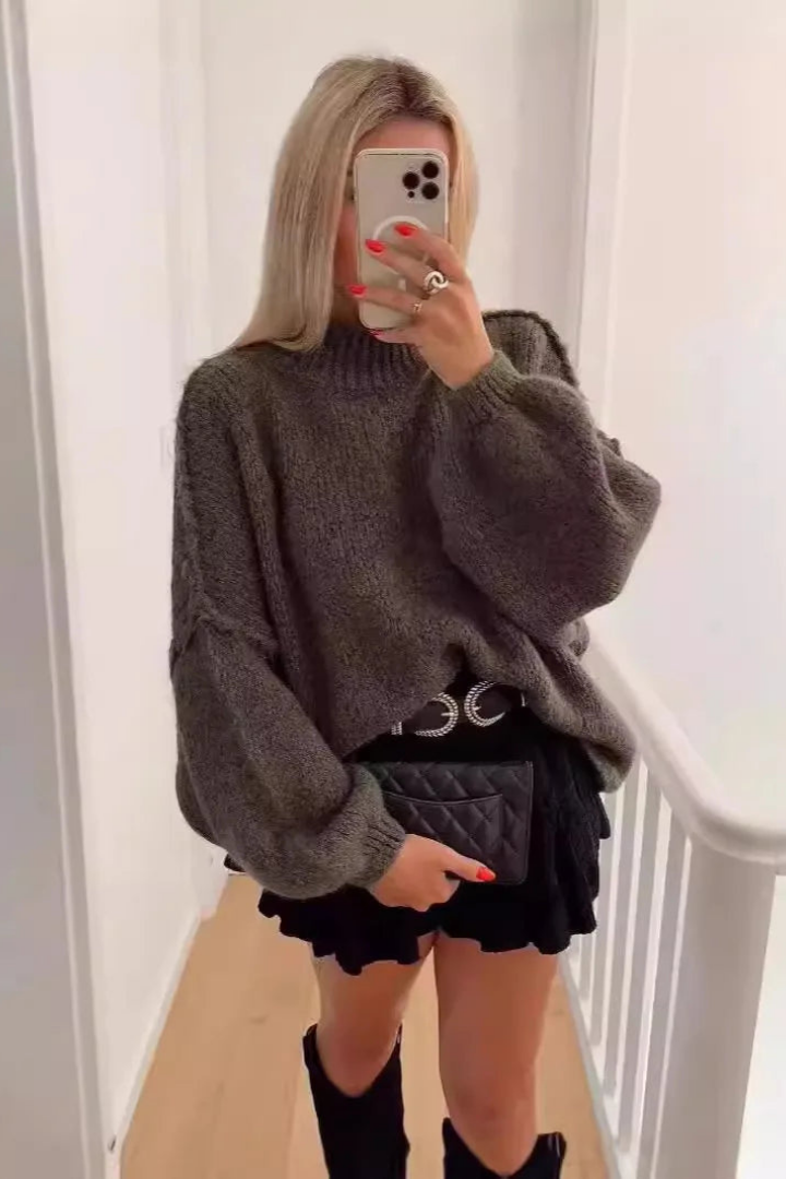 Feminina - Knitted Sweater