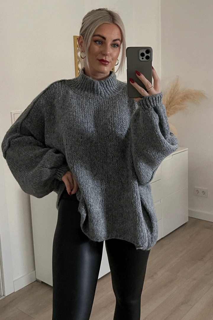 Feminina - Knitted Sweater