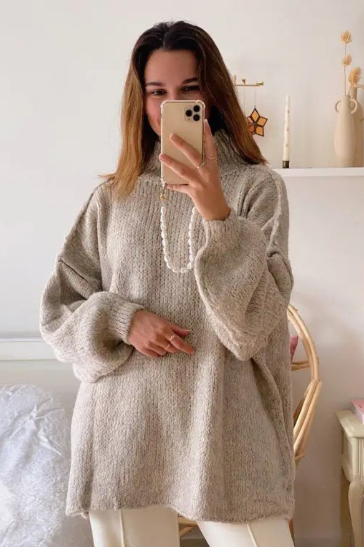 Feminina - Knitted Sweater